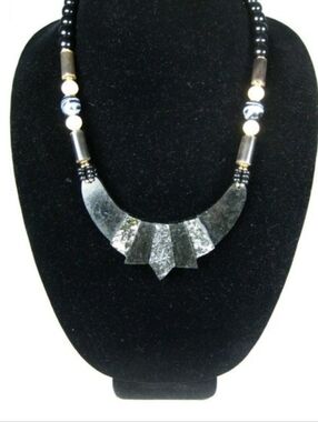 Vintage Estate Necklace Women 21 Inch Stone Bib Wood Plastic Beads Black